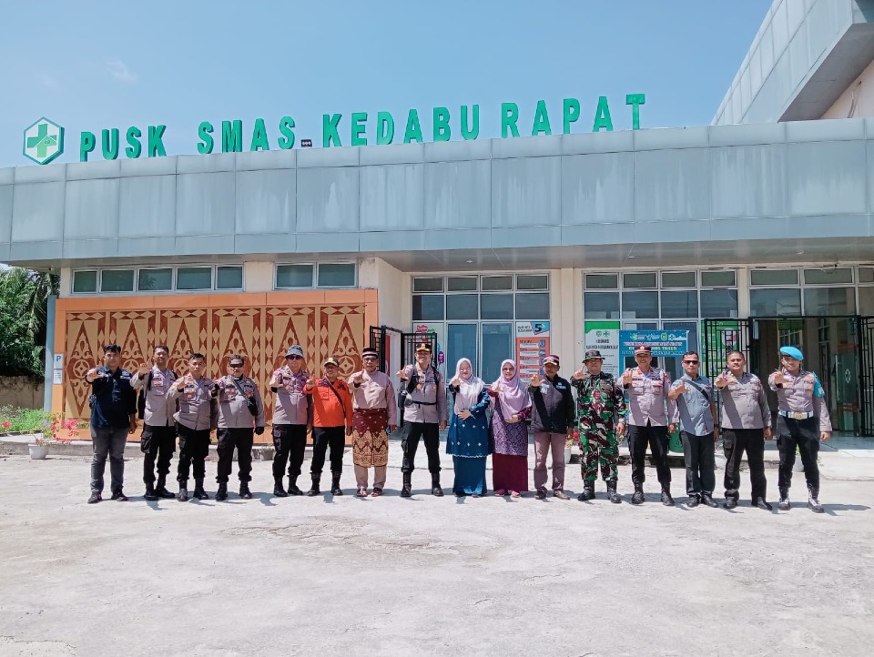 image Camat Rangsang Pesisir Dampingi Kapolres dan Jajaran Tinjau Sejumlah Program di Desa Kedabu Rapat dan Tanah Merah