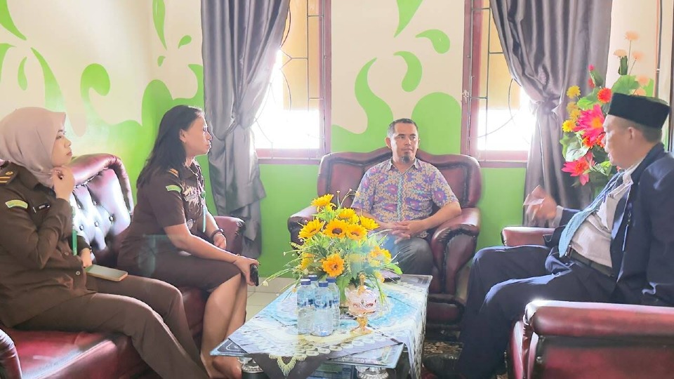 Kunjungan Kepala Dinas Sosial P3AP2KB ke Sekolah  Luar Biasa (SLB ) Bersama Kejari Kepulauan Meranrti